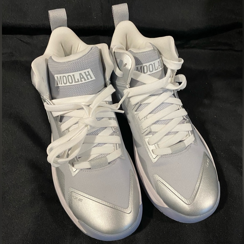 Moolah Basketball Shoes Size 8M